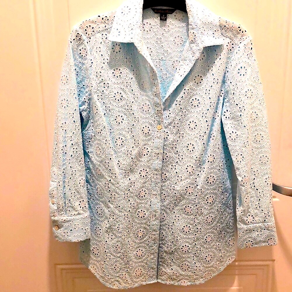Brooks brothers woman’s button down eyelet light teal beautiful shirt